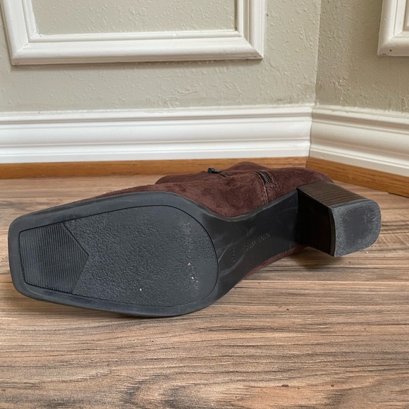 Nine West WNWatchMe Dark Brown Soft Heeled Boots 2 in Heel Block Heel US 8.5M - Picture 5 of 6